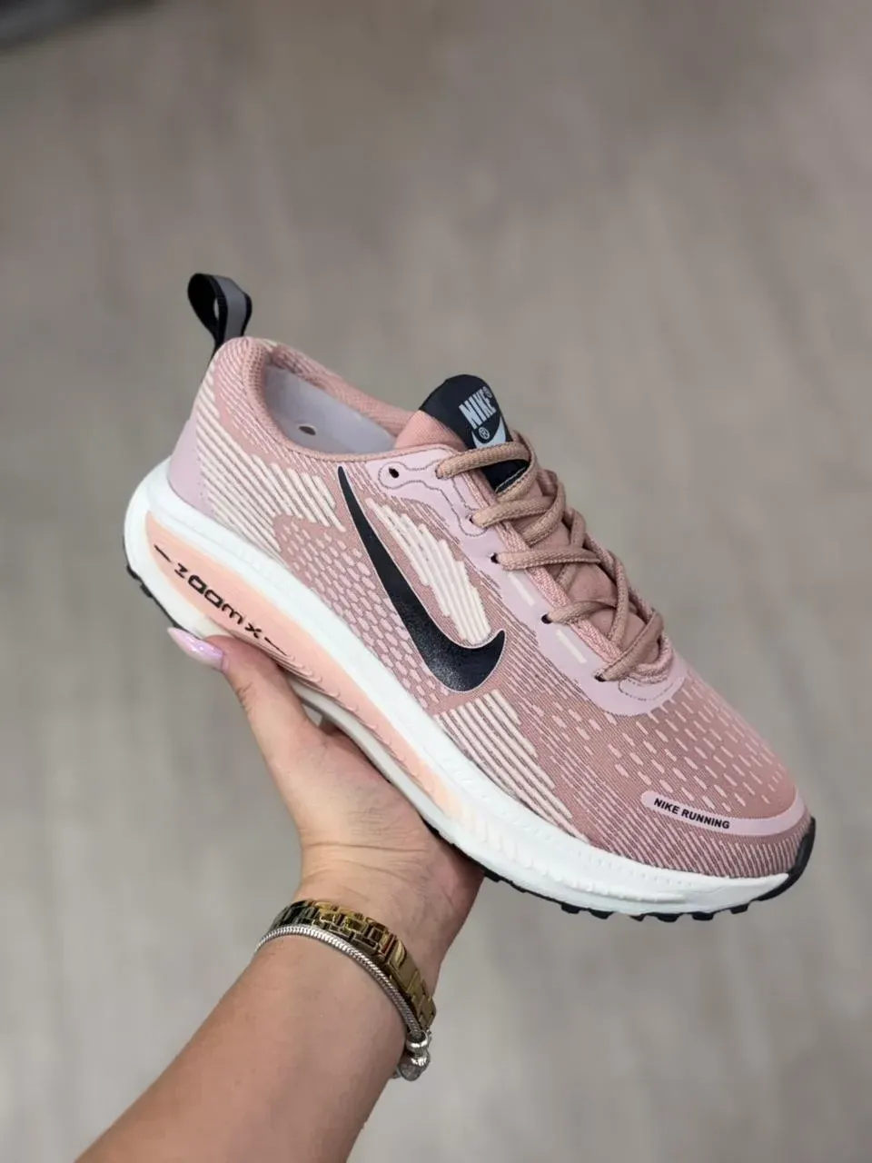 NIKE VOMERO 18