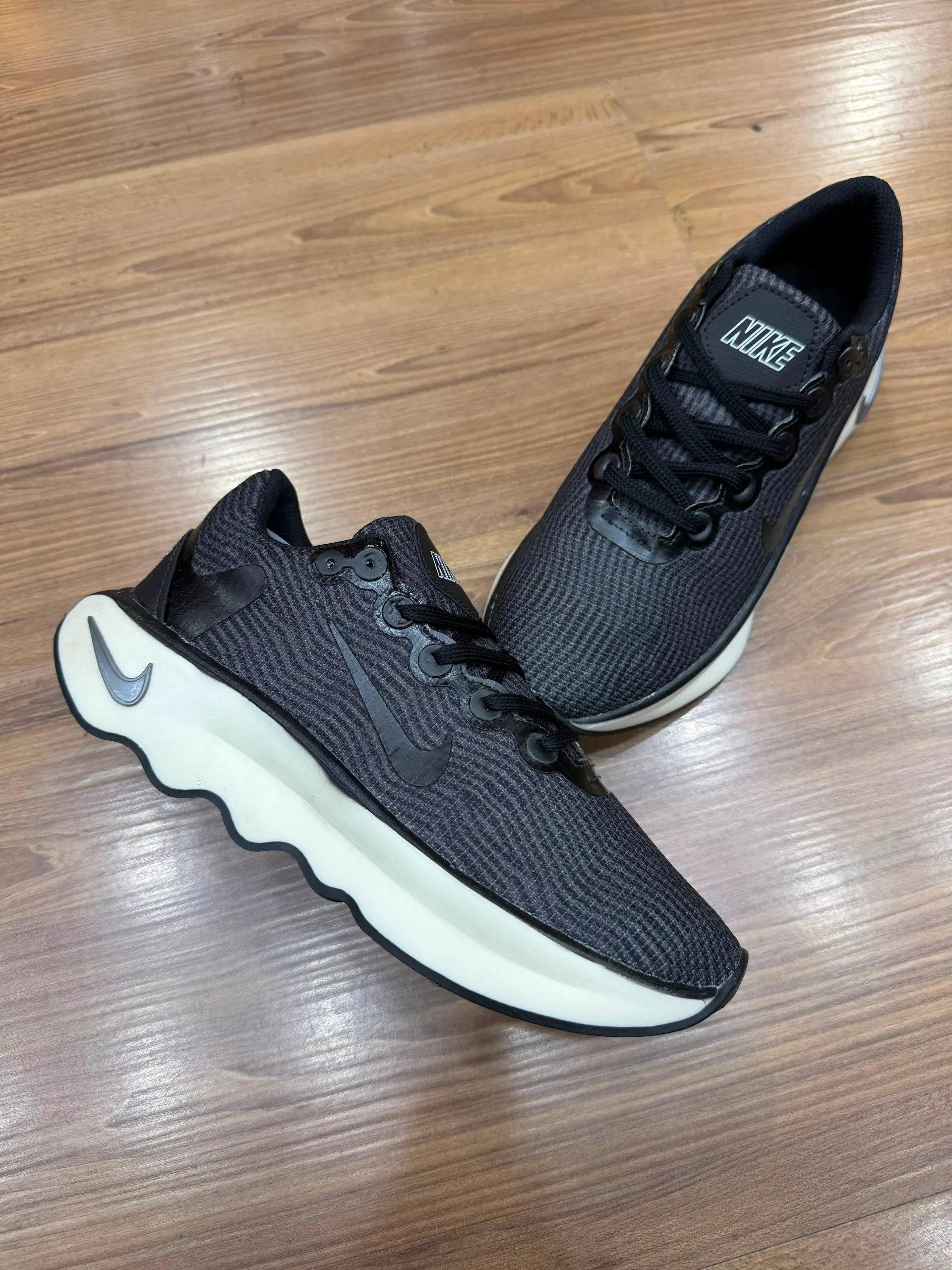 NIKE MOTIVA