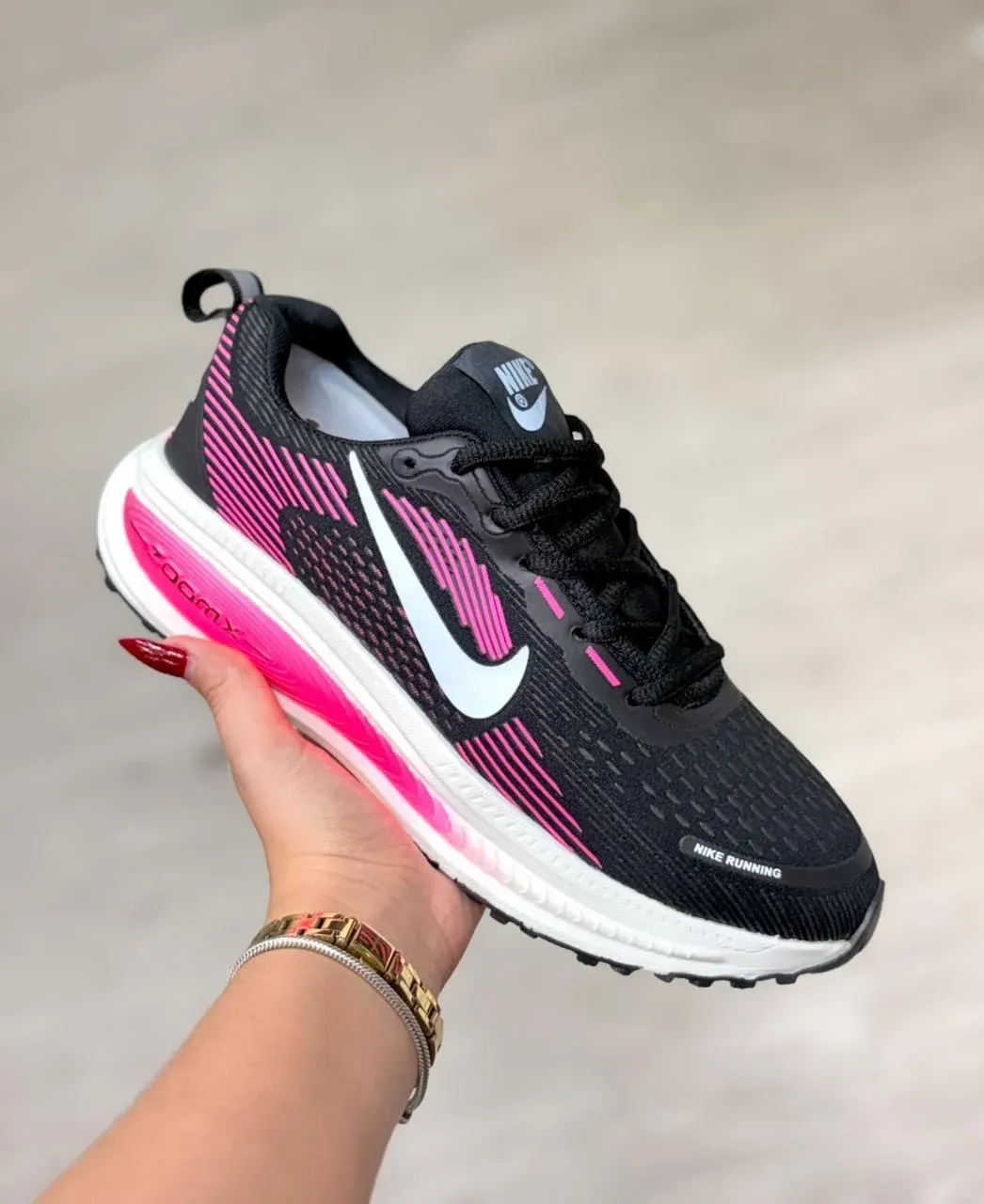 NIKE VOMERO 18