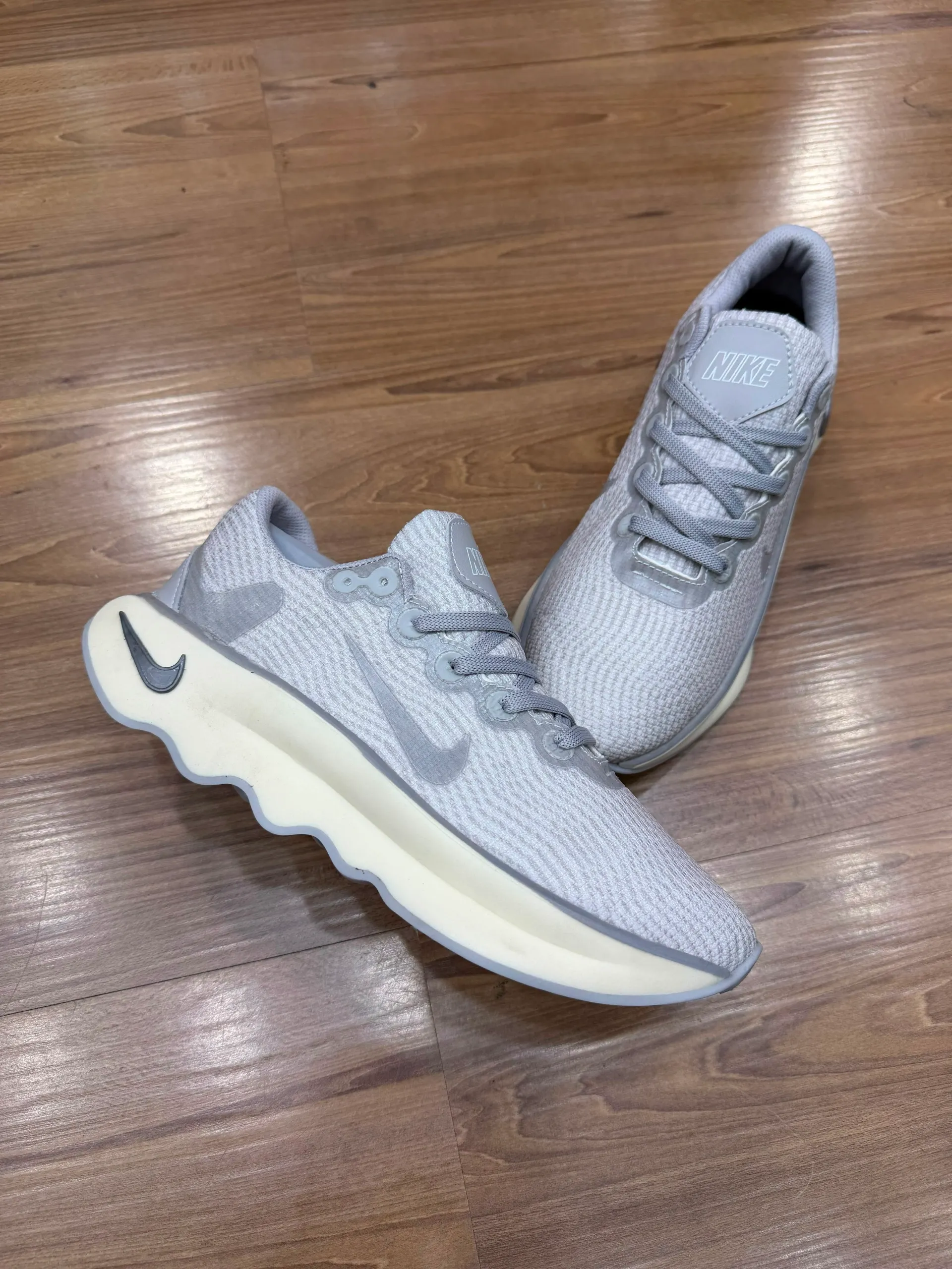 NIKE MOTIVA