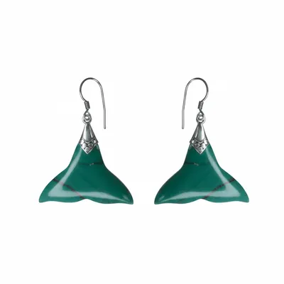 Brinco Artesanal Cauda de Baleia com Turquesa Sintética – 40mm