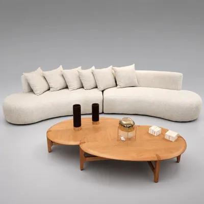 Sofá Curvo Moscou – Design Orgânico em Bouclé
