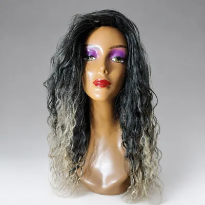 Wig cacheada 