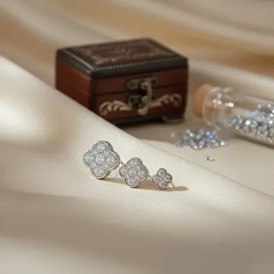 BRINCO TRIO FLOR CRISTAL 