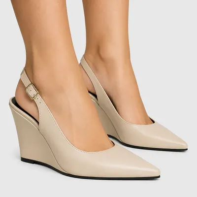 Scarpin Slingback Anabela Corte V (Napa Bege) – Elegância e Conforto em Cada Passo