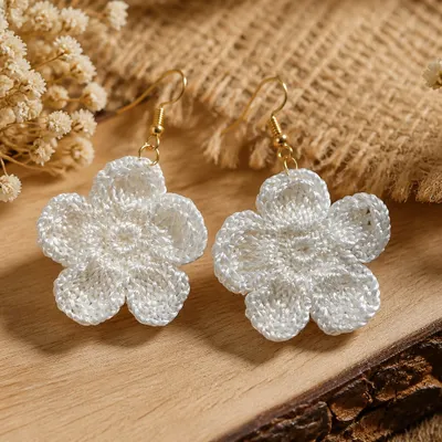 Brinco de Crochet Branco Floral