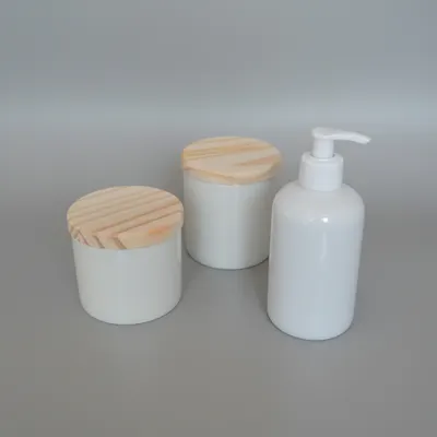 KIT BEBE 3 PEÇAS 2POTES E 1 SABONETEIRA LIQUIDA,PORCELANA VAI AO FORNO E MICRO ONDAS