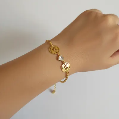 Pulseira Dourada com Charme