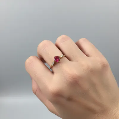 Anel folheado pedra Rosa com Zircônias N⁰18