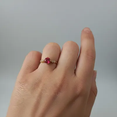Anel Pedra Rosa com Zircônias N⁰15