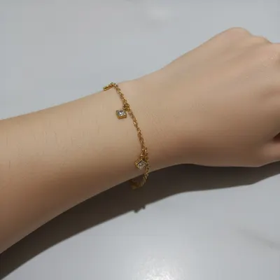 Pulseira Dourada com Cubos