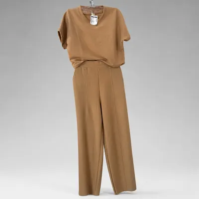 Conjunto novo na Tag tamanho M com elastano 