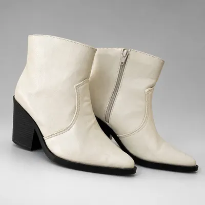 Bota branca  riachuelo tamanho 35 