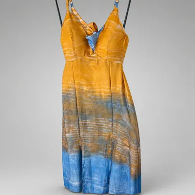 Vestido longo tie-dye tamanho M veste bonito no 42 foi fechado o decote 