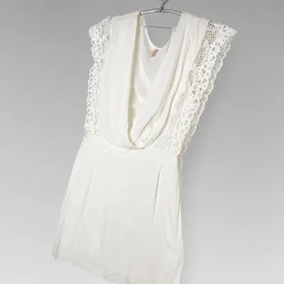 Vestido branco com renda Renner tamanho M 