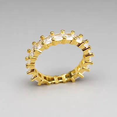 Anel Dourado /Zircônias brancas 