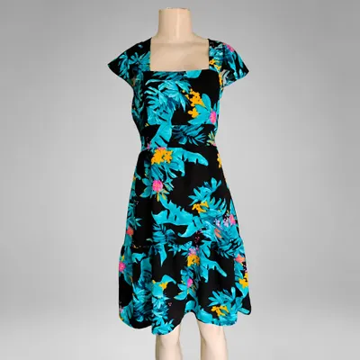 Vestido floral evasê
