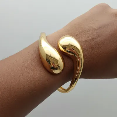 Bracelete dourado organico