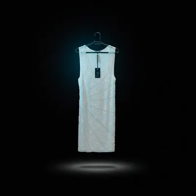 Vestido branco bordado com aplicações