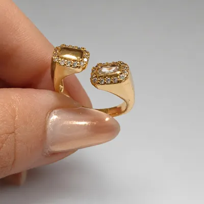 Anel Dourado com Zircônias