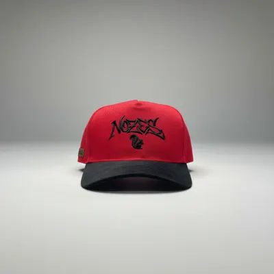 Boné Nozes Vermelho Aba Preta