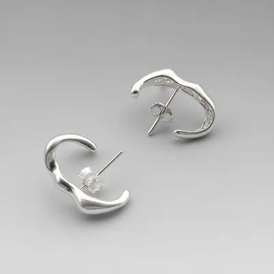 Brinco Ear Hook diamantado orgânico