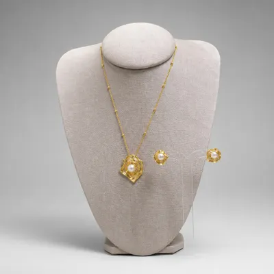 Conjunto flor de ouro e pérola 
