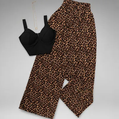 Calça estampa de onça 