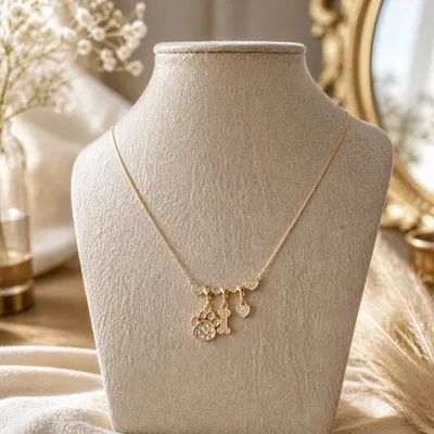 Colar Dourado com Pingentes