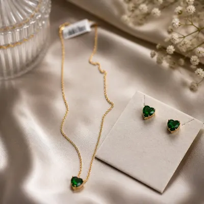 Colar e brinco verde banhado a ouro