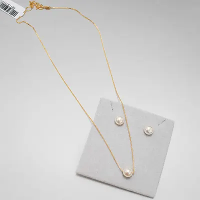 Colar com Pérolas Dourado
